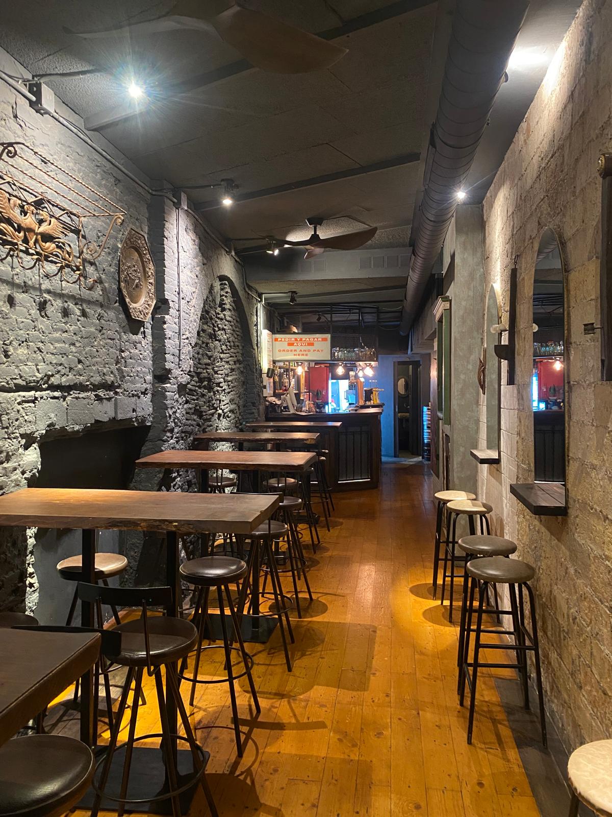 Ref. TR102 Traspaso de Hamburguesería con licencia C3 en El Born, Barcelona 