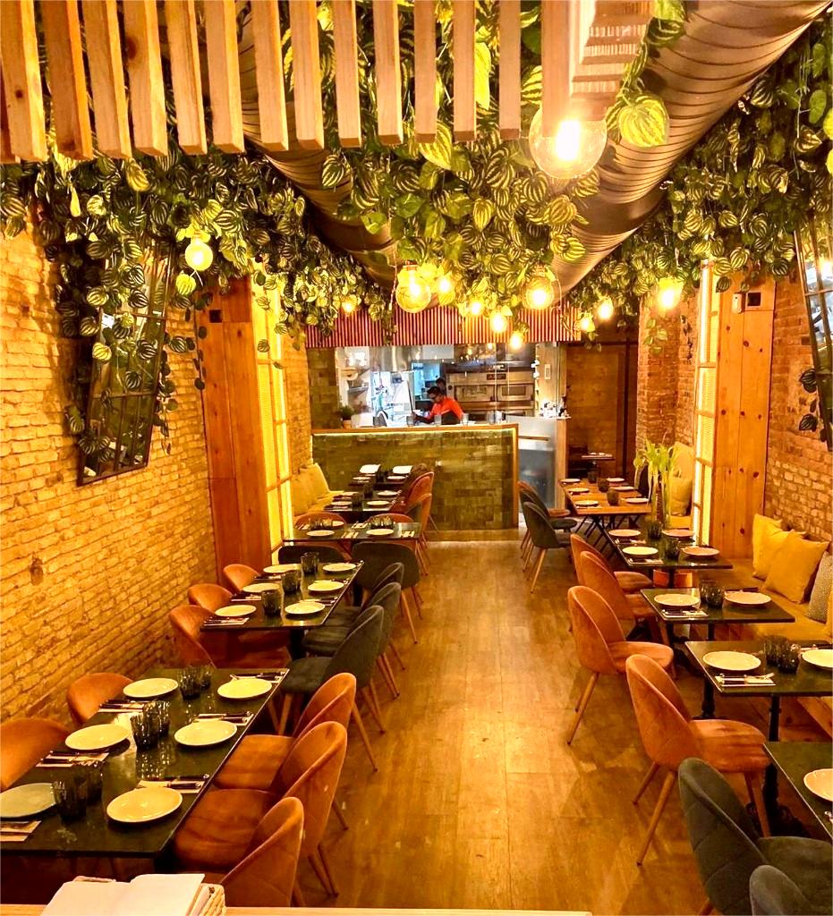 Ref. 117 TRASPASO de restaurante con licencia “Bar con comida rápida” en pleno distrito de Sant Gervasi – Galvany 