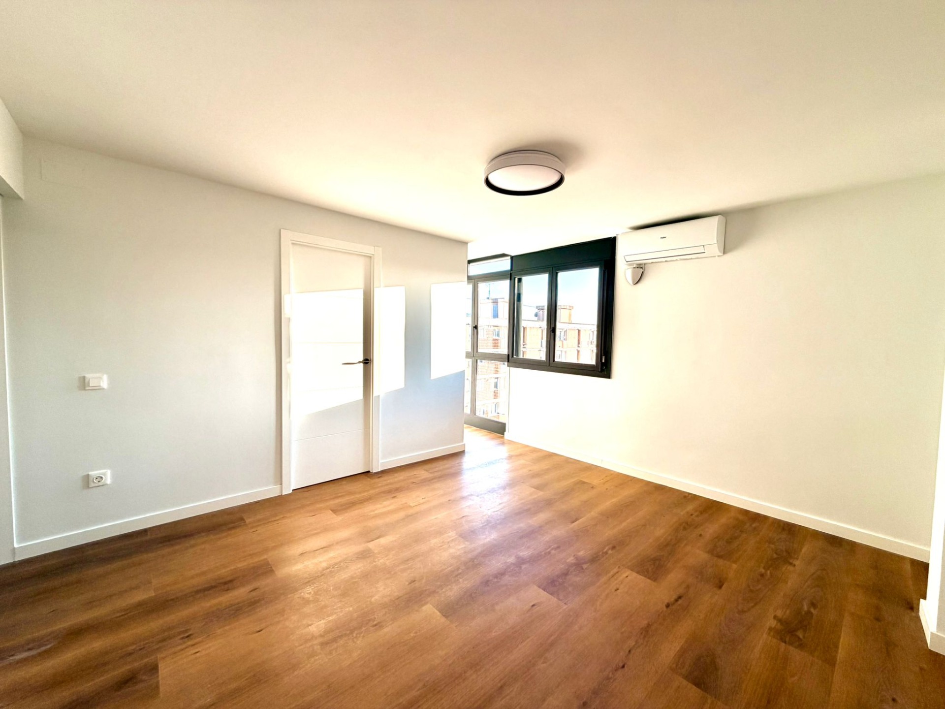 Ref. PV210 Piso reformado con vistas abiertas en Besòs(327.000€)