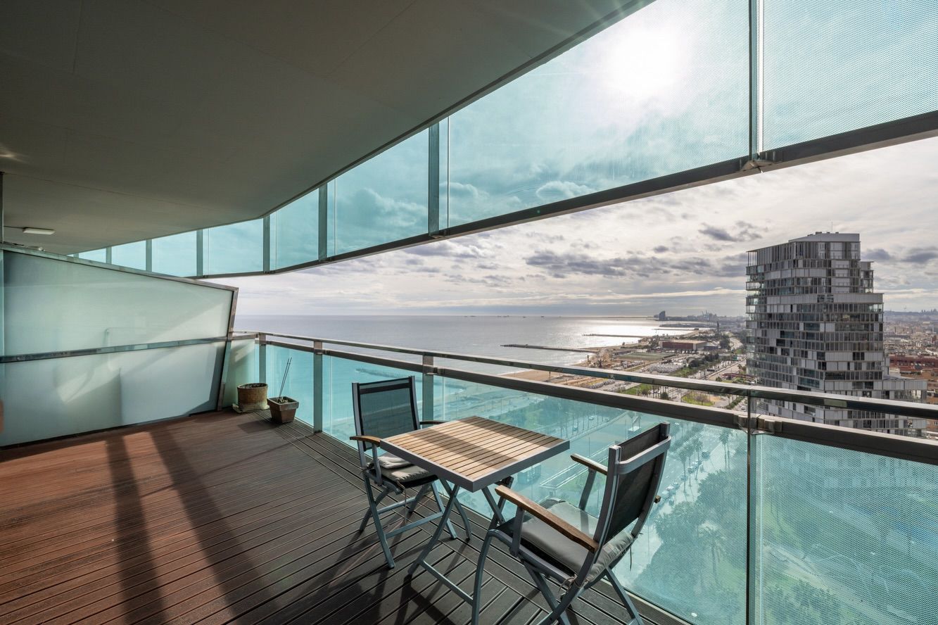 Ref. PV212 Vivienda exterior en planta alta con vistas abiertas y servicios exclusivos en Diagonal Mar