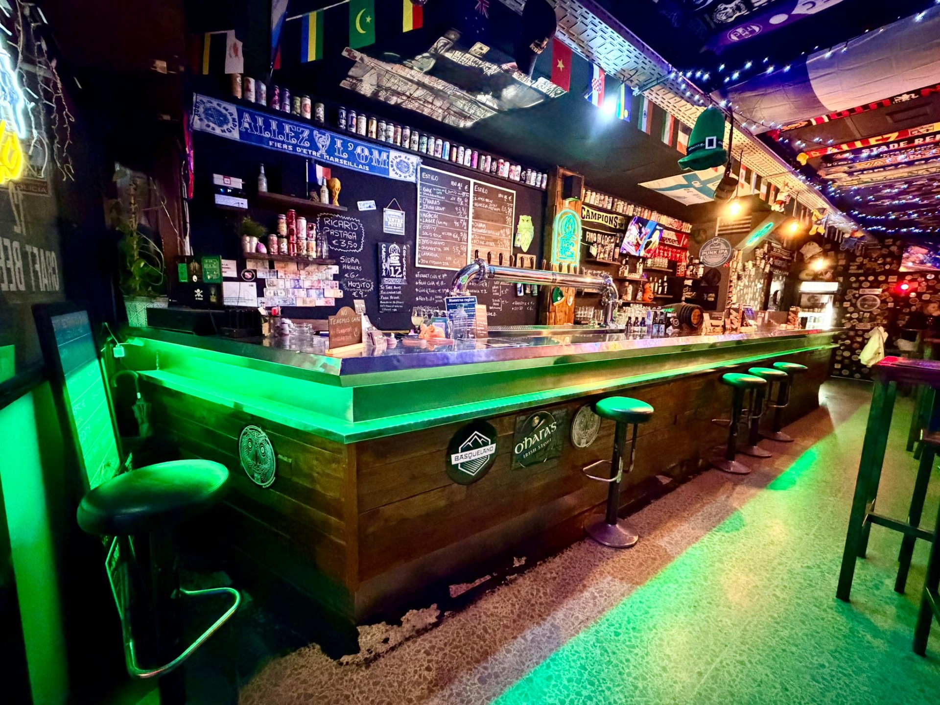 Ref. TR145 Traspaso de Bar con terraza en Av. Diagonal 